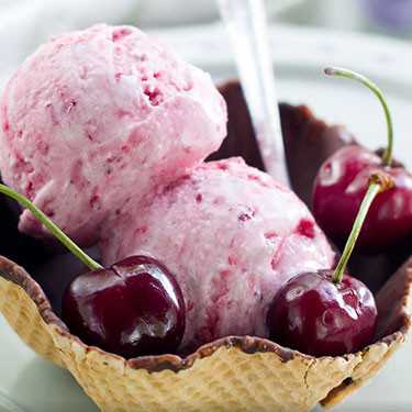 Ice Cream Cherry Soy Oilaviy Restoran