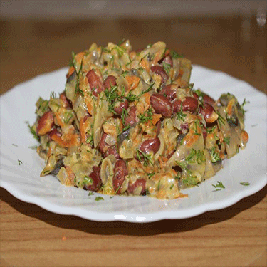 Салат из шампиньонов с фасолью Shohona Oilaviy Restoran